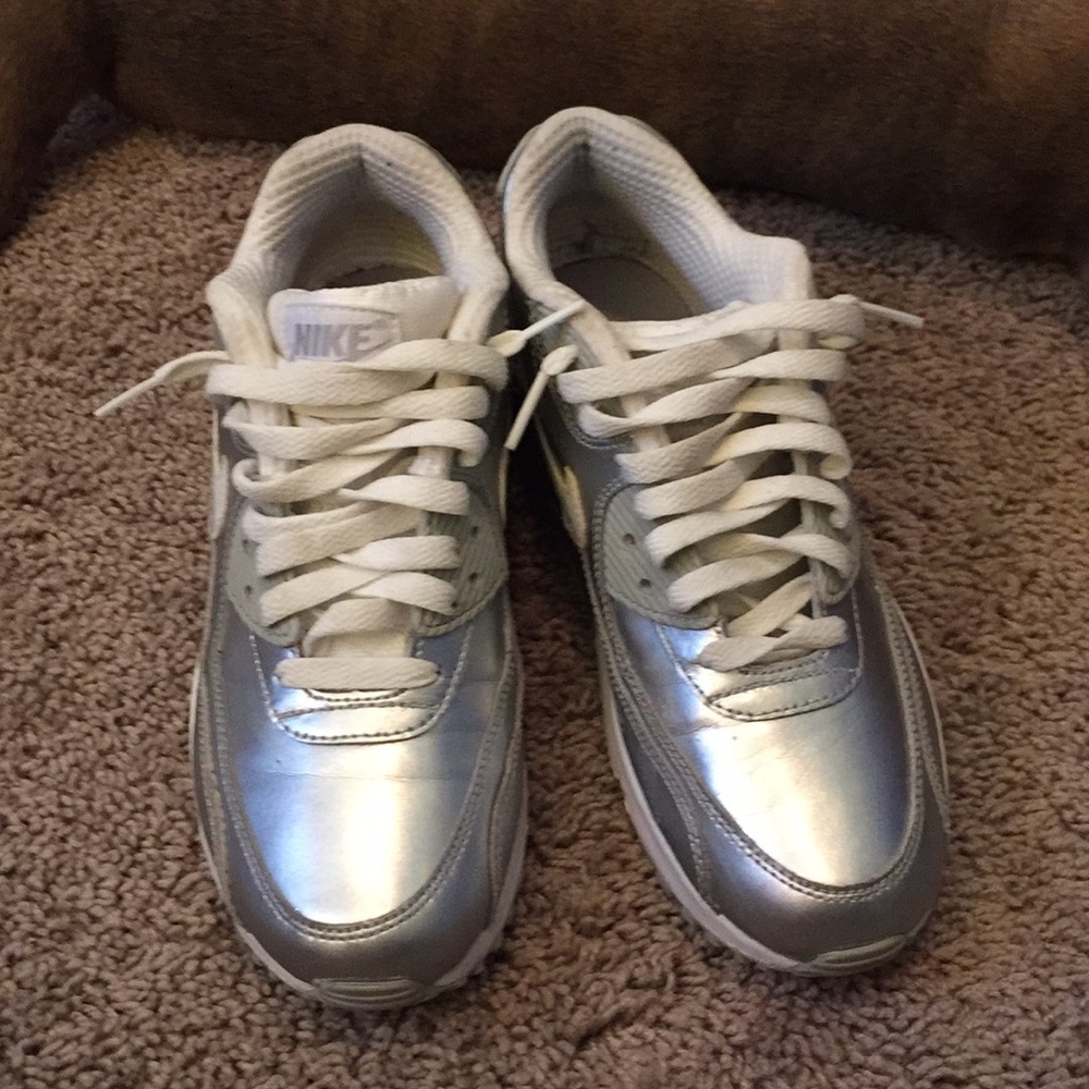 Nike - Picture 3 of 6